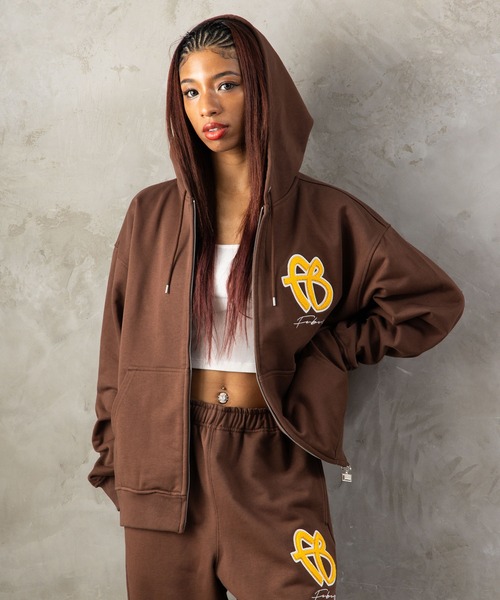 FUBU（ フブ）の「FUBU フブ M’S OG LOGO ZIP HOODIE/OGロゴジップフーディー（パーカー・メンズ・アッシュグレー/ブラウン/ブラック・L/M/XXL/XL）」の13枚目の写真