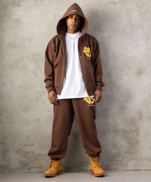 FUBU（ フブ）の「FUBU フブ M’S OG LOGO ZIP HOODIE/OGロゴジップフーディー（パーカー・メンズ・アッシュグレー/ブラウン/ブラック・L/M/XXL/XL）」の11枚目の写真