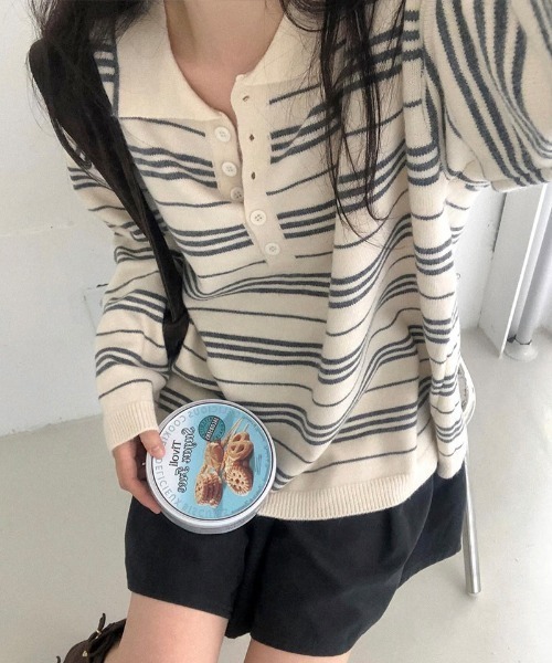COCOMOMO(ココモモ)の「ボーダーポロニット オーバーサイズ ニット ボーダーポロ ポロニット 長袖 ロング チュニック丈 ボーダー 襟付き トップス カジュアル(ポロシャツ・レディース・グレー/アイボリー/ネイビー・FREE)」の8枚目の写真