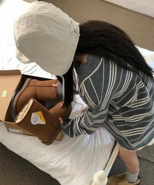 COCOMOMO(ココモモ)の「ボーダーポロニット オーバーサイズ ニット ボーダーポロ ポロニット 長袖 ロング チュニック丈 ボーダー 襟付き トップス カジュアル(ポロシャツ・レディース・グレー/アイボリー/ネイビー・FREE)」の14枚目の写真