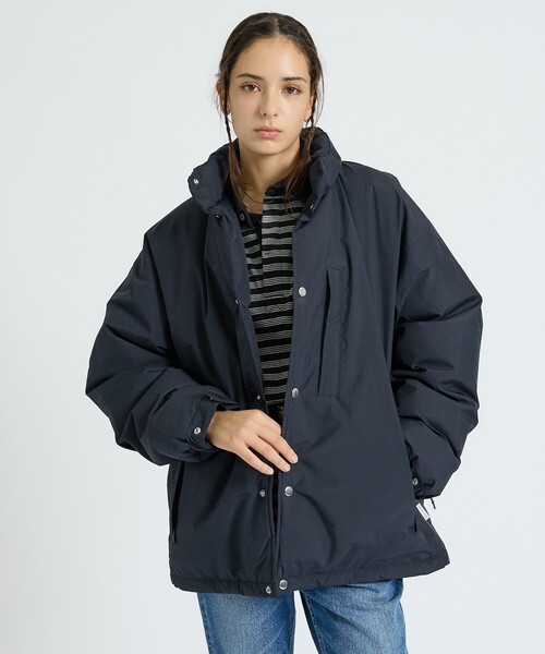 +phenix(プラスフェニックス)の「【+phenix / プラスフェニックス】SNAP DOWN JACKET / スナップダウンジャケット/ WINDSTOPPER プロダクト by GORE TEX LABS(ダウンジャケット/コート・メンズ・ネイビー/ブラック・L/M)」の1枚目の写真