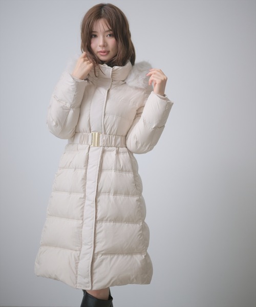 AND COUTURE(アンドクチュール)の「ベルト付きロングダウンコート(ダウンジャケット/コート・レディース・ブラック/ベージュ/アイボリー・LARGE/MEDIUM)」の3枚目の写真