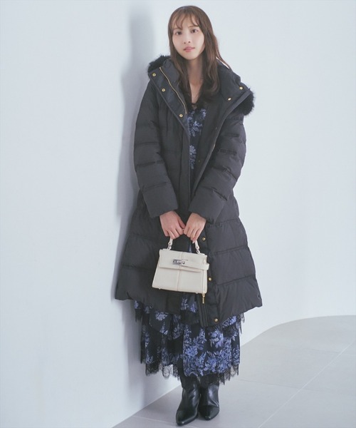 AND COUTURE(アンドクチュール)の「ベルト付きロングダウンコート(ダウンジャケット/コート・レディース・ブラック/ベージュ/アイボリー・LARGE/MEDIUM)」の2枚目の写真