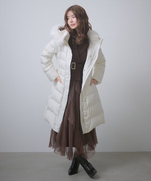 AND COUTURE(アンドクチュール)の「ベルト付きロングダウンコート(ダウンジャケット/コート・レディース・ブラック/ベージュ/アイボリー・LARGE/MEDIUM)」の4枚目の写真
