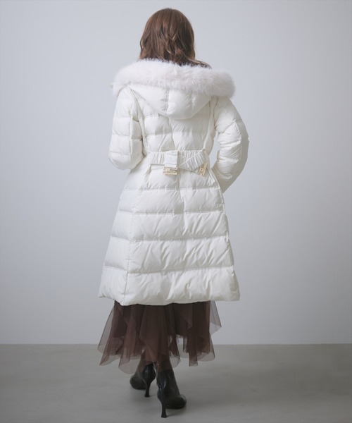 AND COUTURE(アンドクチュール)の「ベルト付きロングダウンコート(ダウンジャケット/コート・レディース・ブラック/ベージュ/アイボリー・LARGE/MEDIUM)」の8枚目の写真