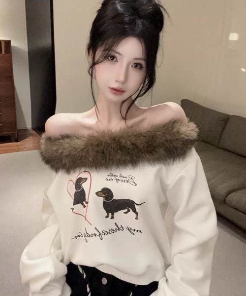 AVYL(アヴィル)の「ファー切替オフショルダアダックスフンドイラストスウェット(スウェット・レディース・ブラック/アイボリー・M)」の10枚目の写真