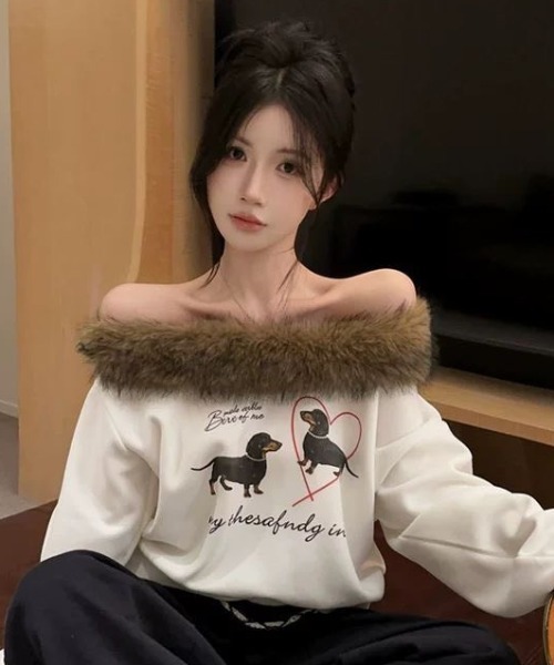 AVYL(アヴィル)の「ファー切替オフショルダアダックスフンドイラストスウェット(スウェット・レディース・ブラック/アイボリー・M)」の12枚目の写真