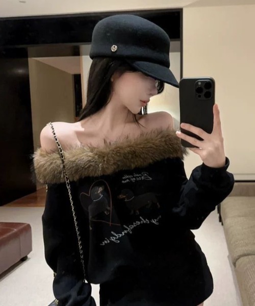 AVYL(アヴィル)の「ファー切替オフショルダアダックスフンドイラストスウェット(スウェット・レディース・ブラック/アイボリー・M)」の6枚目の写真