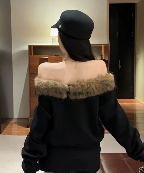 AVYL(アヴィル)の「ファー切替オフショルダアダックスフンドイラストスウェット(スウェット・レディース・ブラック/アイボリー・M)」の7枚目の写真