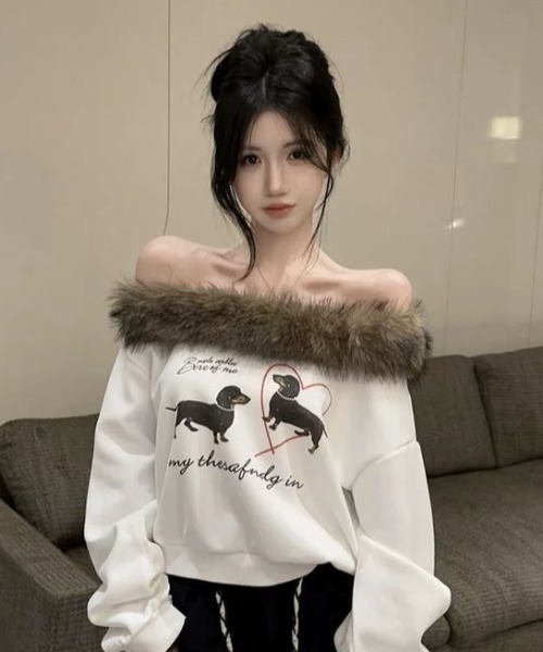 AVYL(アヴィル)の「ファー切替オフショルダアダックスフンドイラストスウェット(スウェット・レディース・ブラック/アイボリー・M)」の21枚目の写真