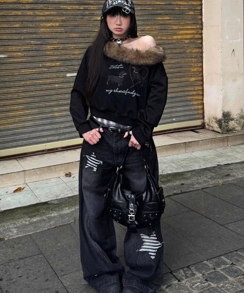 AVYL(アヴィル)の「ファー切替オフショルダアダックスフンドイラストスウェット(スウェット・レディース・ブラック/アイボリー・M)」の18枚目の写真