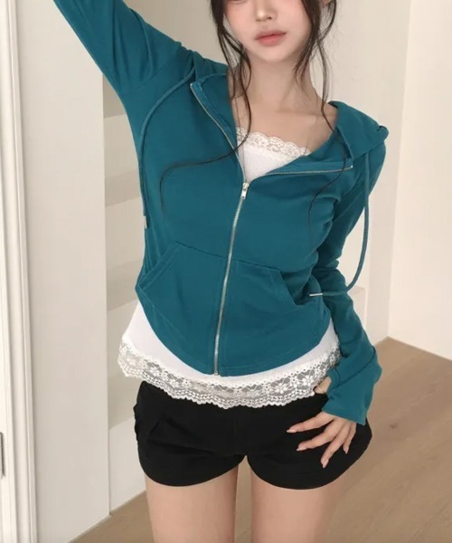 Emilie(エミリー)の「コンパクトスリムフィット ジップアップパーカー(パーカー・レディース・パープル/ネイビー/グレー/グリーン/アイボリー/ミント・FREE)」の3枚目の写真