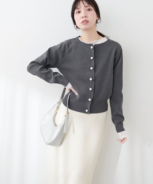 natural couture（ナチュラルクチュール）の「パール釦総針カーデ（カーディガン/ボレロ・レディース・サックスブルー/ライトベージュ/グレー/チャコールグレー/ブラウン・FREE）」の12枚目の写真