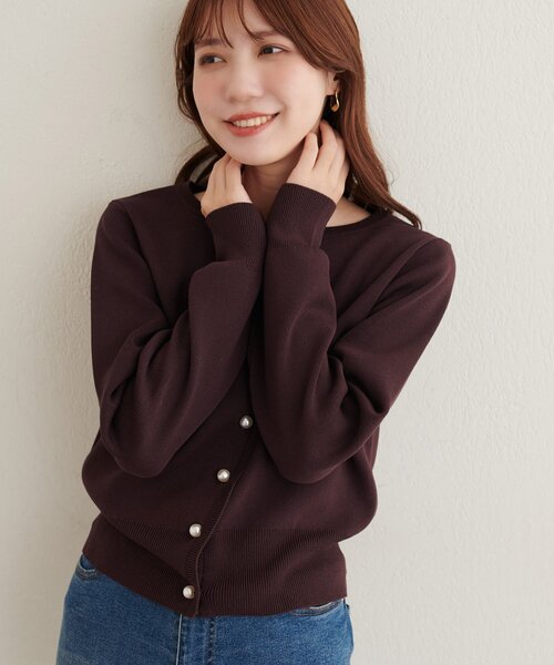 natural couture（ナチュラルクチュール）の「パール釦総針カーデ（カーディガン/ボレロ・レディース・サックスブルー/ライトベージュ/グレー/チャコールグレー/ブラウン・FREE）」の16枚目の写真