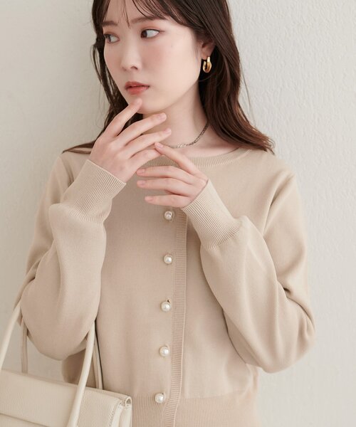 natural couture（ナチュラルクチュール）の「パール釦総針カーデ（カーディガン/ボレロ・レディース・サックスブルー/ライトベージュ/グレー/チャコールグレー/ブラウン・FREE）」の19枚目の写真