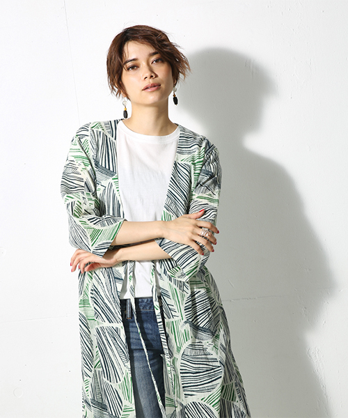 AZUL by moussy(アズールバイマウジー)の「リーフストライプ柄七分袖ガウン(その他アウター・レディース・イエロー系その他/グリーン系その他・SMALL/MEDIUM)」の2枚目の写真