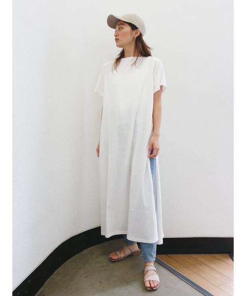 Ungrid（アングリッド）の「ハーフスリーブスリットカットワンピース（ワンピース・レディース・ブラック/オフホワイト/ブルー/モカ・FREE）」の6枚目の写真