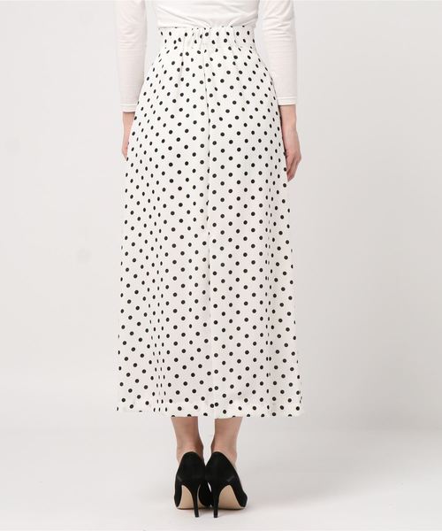 archives（アルシーヴ）の「ドットロングセミフレアスカート（スカート・レディース・ブラック/オフホワイト/ブラウン系その他・MEDIUM）」の12枚目の写真