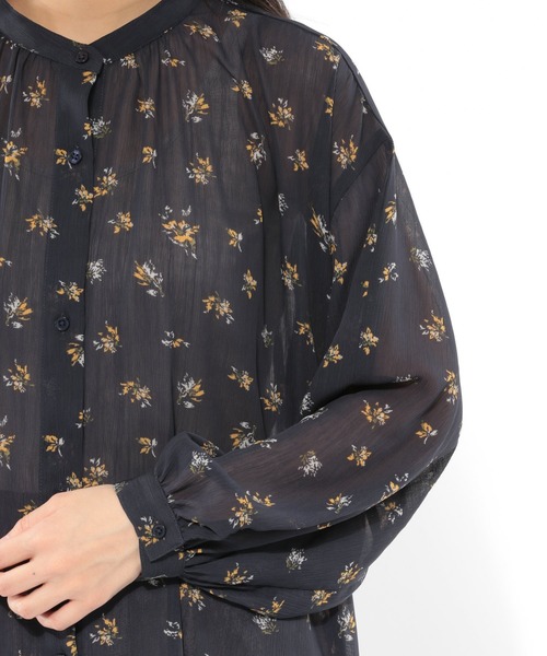 LAKOLE(ラコレ)の「フローラルバックギャザーワンピース / LAKOLE(ワンピース・レディース・ネイビー/ベージュ・SMALL/MEDIUM)」の11枚目の写真