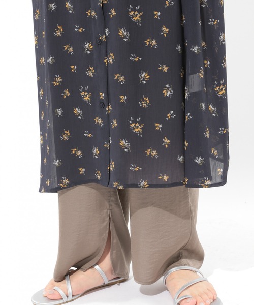 LAKOLE(ラコレ)の「フローラルバックギャザーワンピース / LAKOLE(ワンピース・レディース・ネイビー/ベージュ・SMALL/MEDIUM)」の12枚目の写真