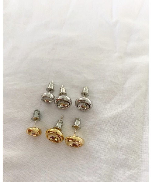 mou(モウ)の「スリーパーツボタンピアス(ピアス(両耳用)・レディース・シルバー/ゴールド・FREE)」の4枚目の写真