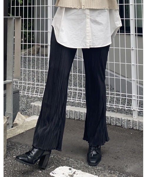 LiSeek（リシーク）の「【LiSeeK】光沢プリーツストレートパンツ（その他パンツ・レディース・ブラック/ミント/ブルー/ライトブラウン・FREE）」の2枚目の写真