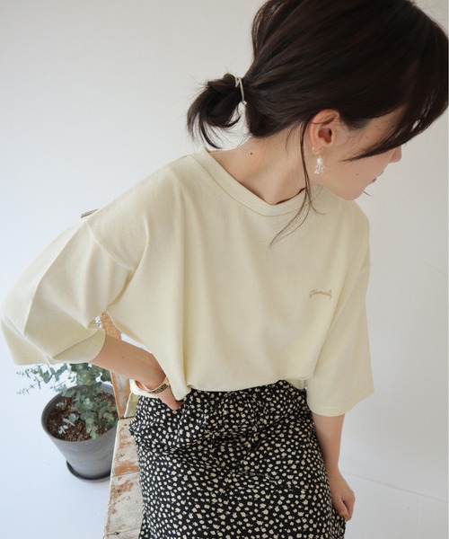 slowmelly(スローメリー)の「ロゴ刺繍オーバーサイズTシャツ(Tシャツ/カットソー・レディース・ベージュ/オフホワイト/モカ・FREE)」の2枚目の写真