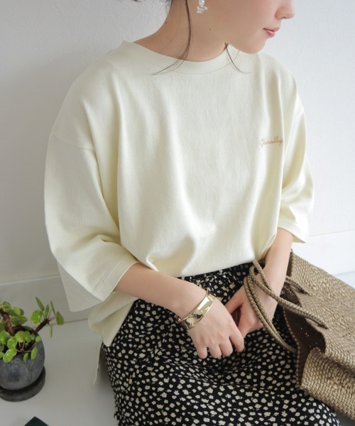 slowmelly(スローメリー)の「ロゴ刺繍オーバーサイズTシャツ(Tシャツ/カットソー・レディース・ベージュ/オフホワイト/モカ・FREE)」の7枚目の写真