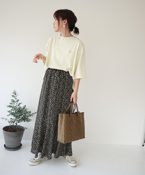 slowmelly(スローメリー)の「ロゴ刺繍オーバーサイズTシャツ(Tシャツ/カットソー・レディース・ベージュ/オフホワイト/モカ・FREE)」の11枚目の写真