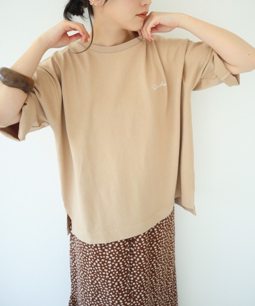 slowmelly(スローメリー)の「ロゴ刺繍オーバーサイズTシャツ(Tシャツ/カットソー・レディース・ベージュ/オフホワイト/モカ・FREE)」の6枚目の写真