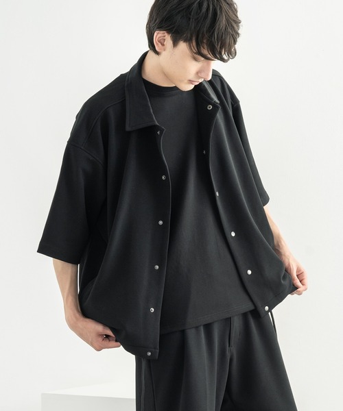 Rocky Monroe(ロッキーモンロー)の「オーバーサイズ カットジョーゼット リラックスストレッチ 半袖コーチジャケット(ブルゾン・メンズ・ブラック/ベージュ/ネイビー/杢グレー/ライトブルーグレー・M/L/XL)」の2枚目の写真