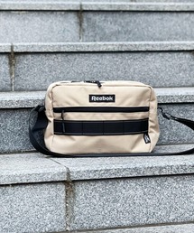 Reebok（リーボック）の「【Reebok/リーボック】ブランドロゴ刺繍 リフレクトステッチ ショルダーバッグ（ショルダーバッグ・メンズ）」