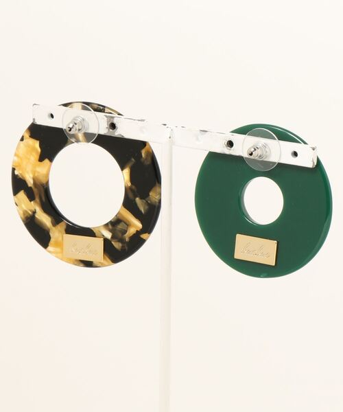 baebae（ベベ）の「【baebae】Unbalance Orna Earring(PIERCE)（ピアス（両耳用）・レディース・グリーン・M）」の2枚目の写真