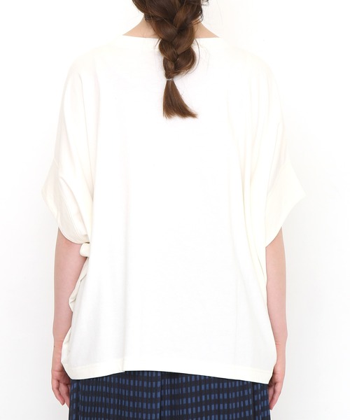 Design Tshirts Store graniph（デザイン　ティーシャツ　ストア　グラニフ）の「スレットレッドパンダ｜ドルマンスリーブTシャツ（Tシャツ/カットソー・レディース・オフホワイト・FREE）」の7枚目の写真