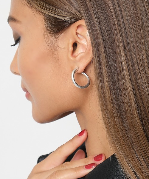 SPIRALGIRL（スパイラルガール）の「マットフープピアス（ピアス（両耳用）・レディース・シルバー/ゴールド・FREE）」の9枚目の写真