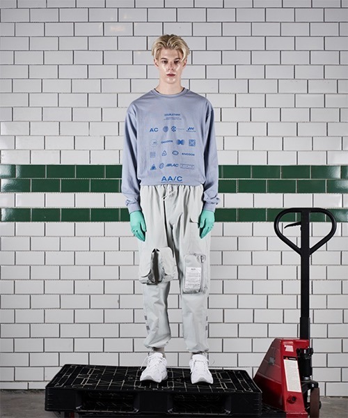 AA/C(ダブルエーシー)の「【AA/C】VARIETY SYMBOL LONGSLEEVE 19SE2013(Tシャツ/カットソー・メンズ・ブラック/ライトブルー・L/S/M)」の1枚目の写真