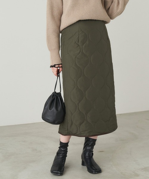 Chaco closet（チャコ クローゼット）の「タフタ キルティングタイトスカート（スカート・レディース・ライトベージュ/ブラック/カーキ・FREE）」の3枚目の写真