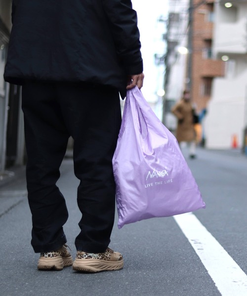 NANGA（ナンガ）の「NANGA POCKETABLE ECO BAG(LIVE THE LIFE)/ナンガ ポケッタブル エコバッグ（エコバッグ/サブバッグ・メンズ・ブラウン/ゴールド/パープル/ネイビー/ボルドー/ブラック/グレー/グリーン系その他/パープル系その他/マスタード・ONE SIZE/FREE）」の11枚目の写真
