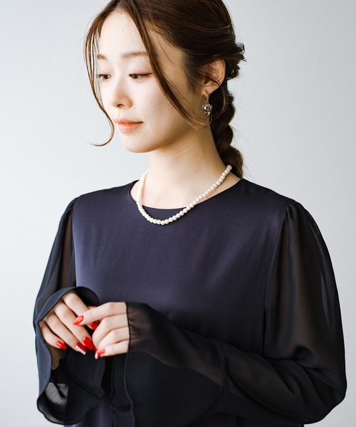 haco!(ハコ)の「普段からお呼ばれシーンまで!なんか首がさみしいってときにコレでささっと解決!華やかさを調整できるガラスパールネックレスとゴールドモチーフのネックレスの2本セットby who made me(ネックレス・レディース・ゴールド・ONE SIZE)」の2枚目の写真
