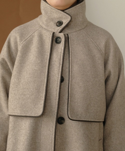 Bab（バブ）の「【WEB限定】スタンドカラーパイピングロングコート（その他アウター・レディース・オリーブ/ベージュ/モカ/ブラック・38）」の14枚目の写真