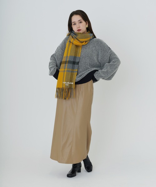 TINA：JOJUN（ティーナジョジュン）の「ユニセックス チェックマフラー TINA：JOJUN（マフラー・レディース・イエロー/ブルー/ライトグレー・F）」の3枚目の写真