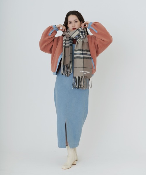 TINA：JOJUN（ティーナジョジュン）の「ユニセックス チェックマフラー TINA：JOJUN（マフラー・レディース・イエロー/ブルー/ライトグレー・F）」の6枚目の写真