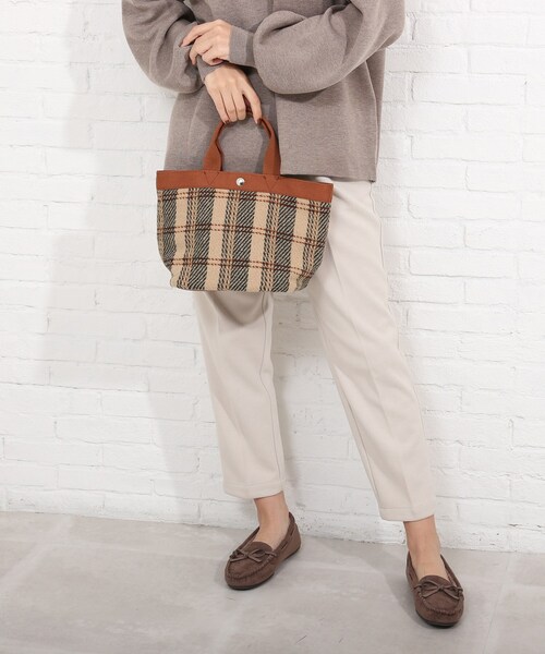 SHOO・LA・RUE(シューラルー)の「◆チェックテープトート(トートバッグ・レディース・ブラック系1/ダークブラウン系1/ベージュ系1/ベージュ系8・00)」の9枚目の写真