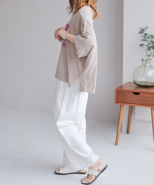 Social GIRL（ソーシャルガール）の「スリットドルマンムジロゴTシャツ（Tシャツ/カットソー・レディース・ブラック/オフホワイト/モカ/ワイン/グレイッシュベージュ/チャコール/グリーン/ホワイト系その他/ベージュ系その他/ブラック系その他/イエロー×グレー/スモークピンク/イエロー・M）」の14枚目の写真