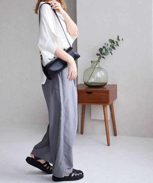 Social GIRL（ソーシャルガール）の「スリットドルマンムジロゴTシャツ（Tシャツ/カットソー・レディース・ブラック/オフホワイト/モカ/ワイン/グレイッシュベージュ/チャコール/グリーン/ホワイト系その他/ベージュ系その他/ブラック系その他/イエロー×グレー/スモークピンク/イエロー・M）」の21枚目の写真