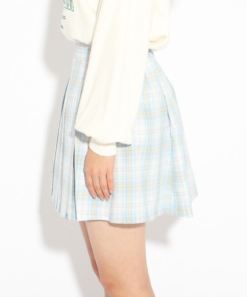 PINK-latte（ピンクラテ）の「◆【ニコラ掲載】ポケット付プリーツスカート（スカート・キッズ・ベージュ系その他4/グレー系1/サックスブルー系1/ベージュ系1/ブルー系3/ブルー系6/グレー系その他2・15 /14/16）」の20枚目の写真