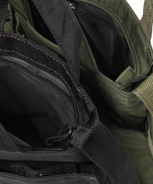 niko and...(ニコアンド)の「ワッシャーヘルメットミニショルダーバッグ(ショルダーバッグ・メンズ・ブラック/オリーブ/その他1/その他2・FREE)」の12枚目の写真