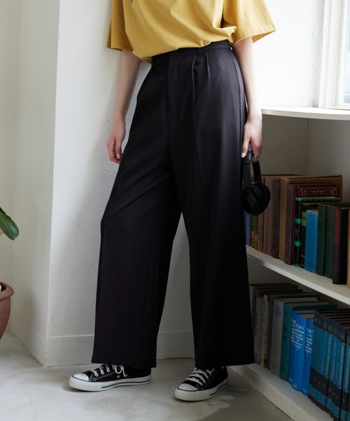 flaner（フラネ）の「Loose tack color slacks/ルーズタックカラースラックス（スラックス・レディース・ブラック/イエロー/グリーン/ナチュラル・SMALL/MEDIUM/LARGE）」の2枚目の写真