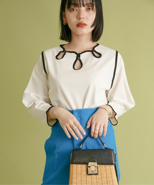 Eimee Law(エイミーロウ)の「涙開きネックパイピングトップス(Tシャツ/カットソー・レディース・アイボリー/ブラック/ネイビー系/ホワイト系・38)」の2枚目の写真