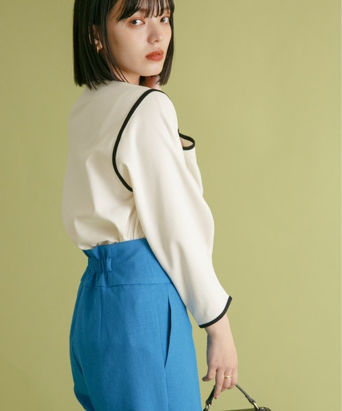 Eimee Law(エイミーロウ)の「涙開きネックパイピングトップス(Tシャツ/カットソー・レディース・アイボリー/ブラック/ネイビー系/ホワイト系・38)」の9枚目の写真